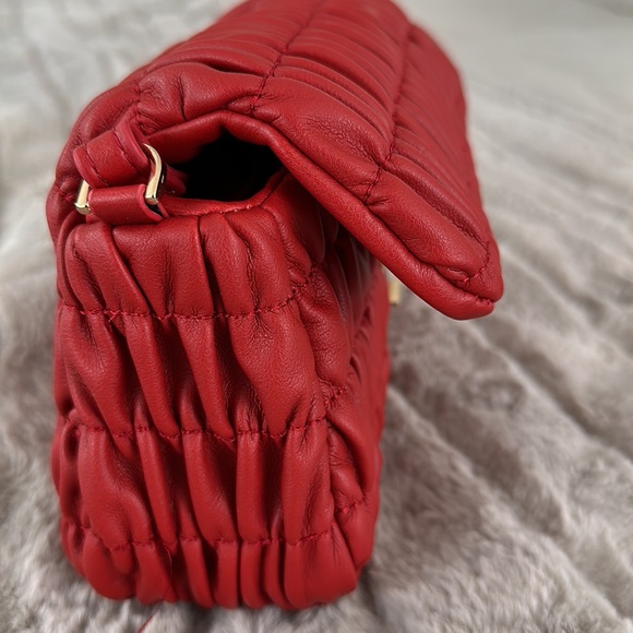 Mango Textured Crossbody - Picture 4 of 9